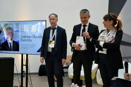 Meeting “Grandi ospedali”, Aou Senese protagonista Aou Senese, la consegna del premio Ambassador al meeting Grandi Ospedali