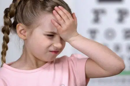 A Siena l’incontro “Il dolore cronico del bambino” Bambina con mal di testa