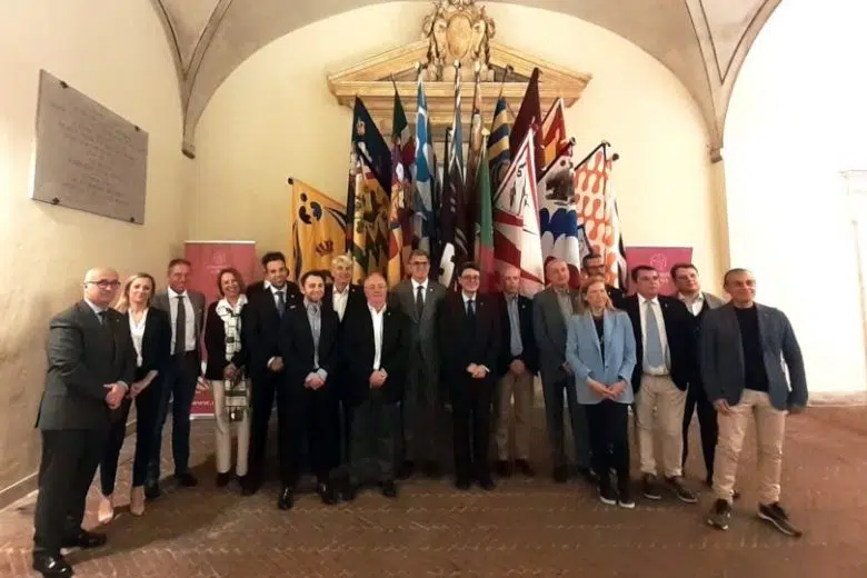 Consegna bandiere delle Contrade all'Università di Siena