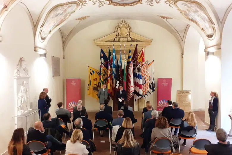 Consegna bandiere delle Contrade all'Università di Siena