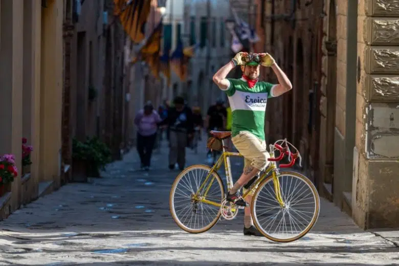 Eroica Montalcino, ciclista nel centro storico