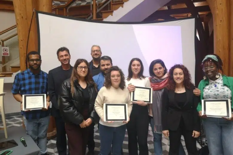 Chianciano Terme, premi agli studenti dell’Istituto “Pellegrino Artusi” Gruppo di studenti e professori dell'Istituto Pellegrino Artusi di Chianciano