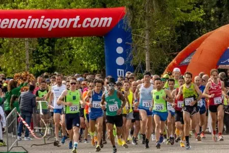 Mens Sana Runners: ‘Su e giù per i Colli senesi’, boom di podisti Gli atleti alla partenza di "Su e giù per i colli senesi"