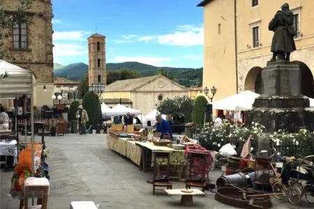 Sarteano: tornano i mercatini dell’artigianato e dell’antiquariato Mercatini di Sarteano