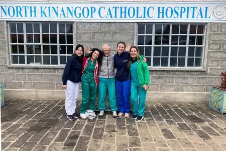 Missione in Kenya per l’Oculistica dell’Aou Senese Il personale dell'Oculistica dell'Aou Senese in Kenia
