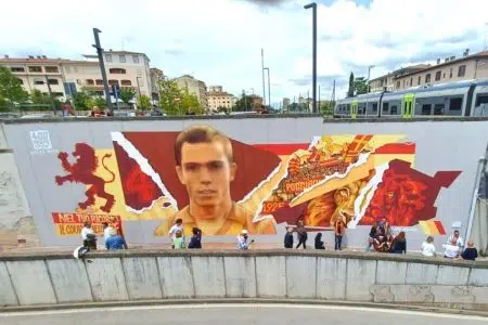 Poggibonsi, inaugurato il murales dedicato a Stefano Lotti Il murales dedicato a Stefano Lotti a Poggibonsi