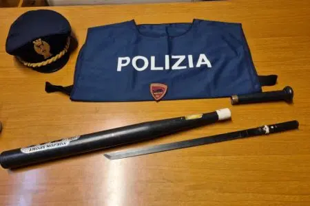 In auto con una katana: denunciato alla Polizia di Siena Katana ritrovata dalla Polizia di Stato di Siena