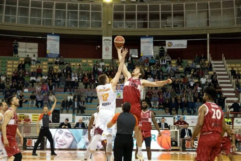 L’Umana San Giobbe Chiusi supera Trapani e va ai playoff Palla a due Trapani-Umana San Giobbe Chiusi