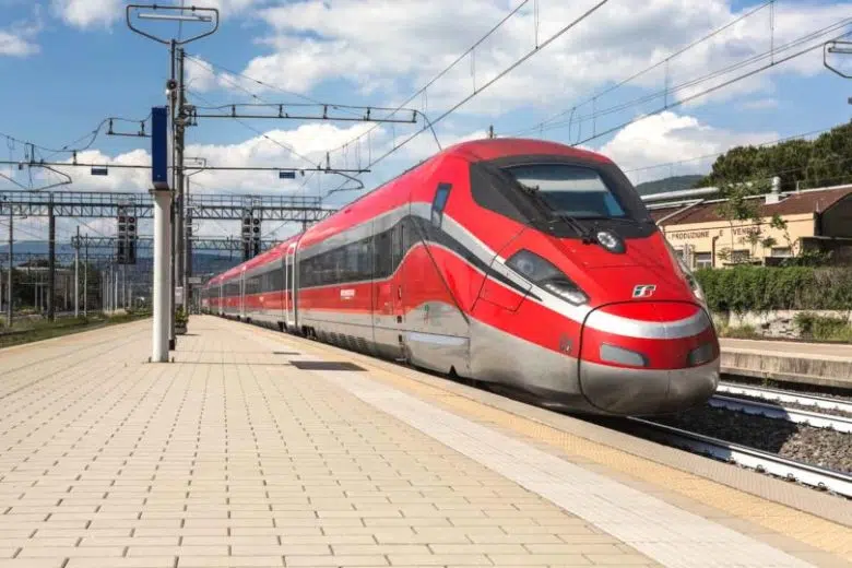 Stazione AV Medio Etruria: Giani venga a parlare con il mondo imprenditoriale senese Treno Frecciarossa in stazione