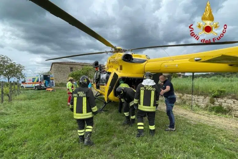 Vigili del Fuoco e sanitari del 118 con l'elisoccorso Pegaso