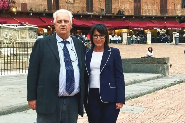 “Con la nuova Enoteca Italiana Siena tornerà capitale del vino” Rosario Di Lorenzo ed Elena D'Aquanno in Piazza del Campo