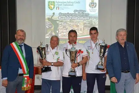 Campionato italiano di ruzzola Sinalunga: sale sul podio a 80 anni La premiazione del Campionato italiano di ruzzola individuale a Sinalunga