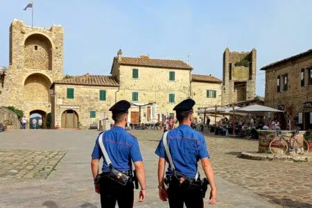 Tenta furto in abitazione: sorpreso dagli inquilini e arrestato dai Carabinieri Carabinieri al Castello di Monteriggioni