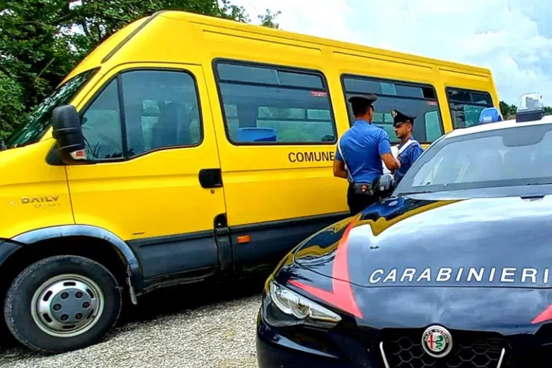 I carabinieri con lo scuolabus rubato a Poggibonsi