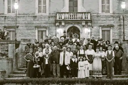 A Castelnuovo la mostra “Siam venuti a canta’l Bruscello” Castelnuovo, immagine mostra fotografica Bruscello