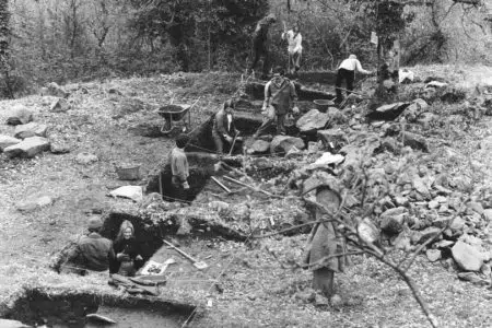 “Cetamura 50. Materiali, persone, ricordi”, la mostra a Gaiole in Chianti Gli scavi di Cetamura a Gaiole in Chianti in una foto dell'epoca