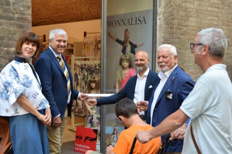 A Siena inaugurato un Charity Shop Monnalisa L'inaugurazione del Charity Shop Monnalisa a Siena