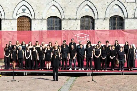 Il Coro dell’Università di Siena in concerto nel Palazzo del Rettorato Il Coro dell'Università di Siena nel corso del Graduation Day 2023