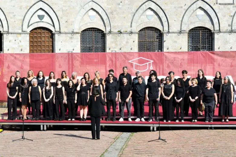 Il Coro dell’Università di Siena in concerto nel Palazzo del Rettorato Il Coro dell'Università di Siena nel corso del Graduation Day 2023