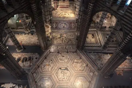 Scopertura straordinaria del Pavimento del Duomo di Siena Pavimento Duomo di Siena dall'alto