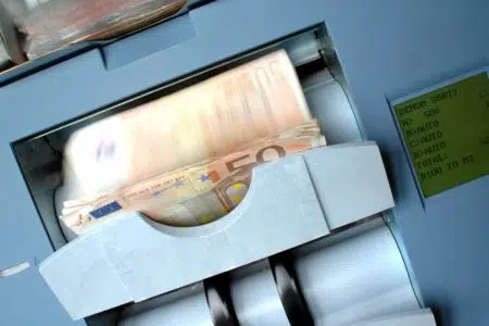 Fidi Toscana, nuovi indirizzi e piano industriale Euro, macchinetta conta soldi