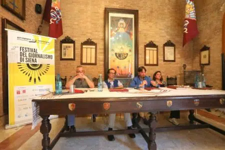 Festival del Giornalismo di Siena, grande successo per l’edizione 2023 Festival del Giornalismo di Siena 2023, tavolo relatori