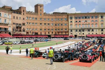 1000 Miglia nella splendida cornice di Piazza del Campo – FOTO