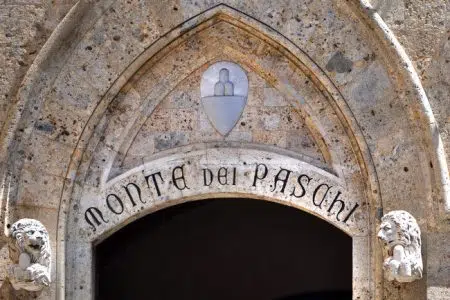 Mps, Pallassini (FI): “Gestione centrodestra porta benefici a tutta Siena” Mps, portone del Monte dei Paschi di Siena in piazza Salimbeni