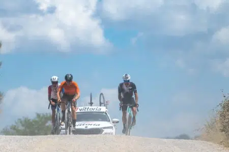 Vincenzo Nibali e Alessandro Ballan a Buonconvento per Nova Eroica Nova Eroica Buonconvento, ciclisti su sterrato
