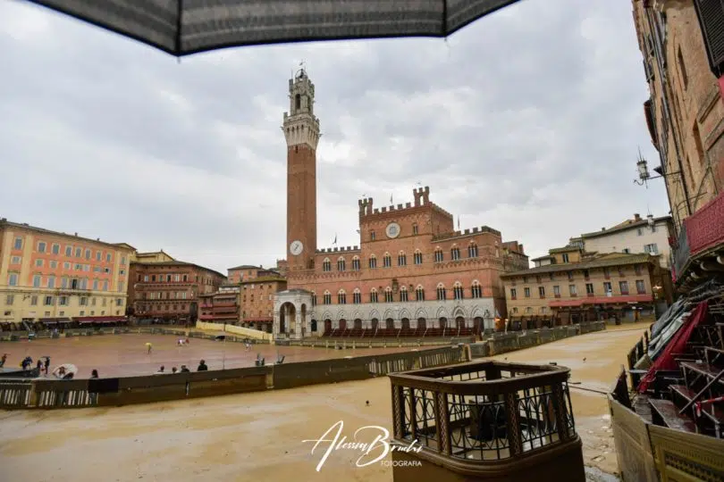 Piazza del Campo sotto la pioggia