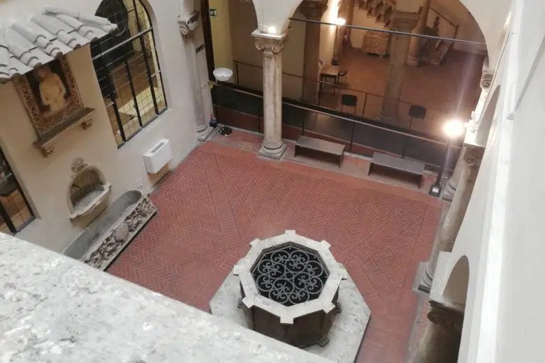 “Domeniche al Museo”: Pinacoteca di Siena, Villa Brandi e Museo Archeologico aperti il 2 luglio Pinacoteca Nazionale di Siena, vista del pozzo nella corte