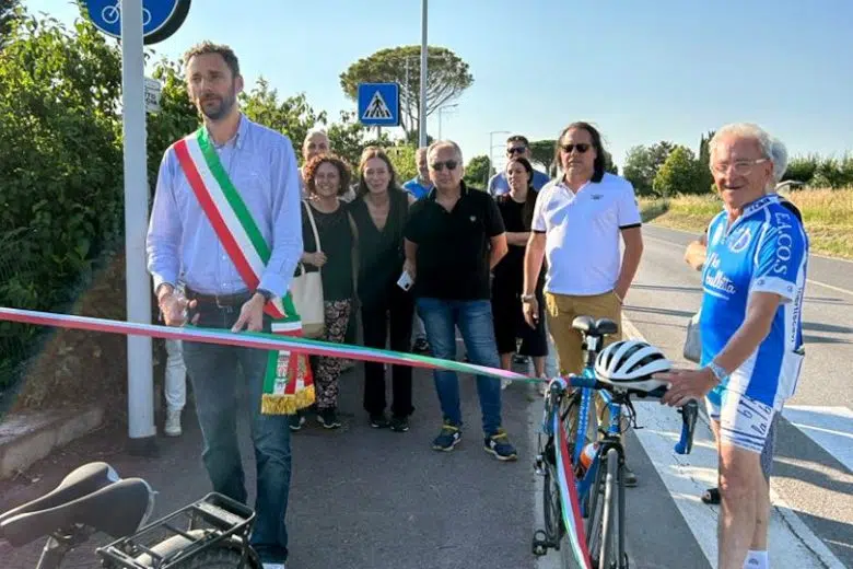 Inaugurato nuovo tratto pista ciclo-pedonale a Monteroni d’Arbia L'inaugurazione del nuovo tratto della pista ciclo-pedonale di Monteroni d'Arbia