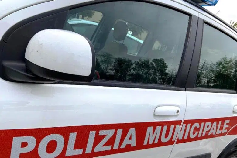 Siena, ubriaco alla guida si scontra con auto con a bordo donna e bambina Auto Polizia Municipale di Siena