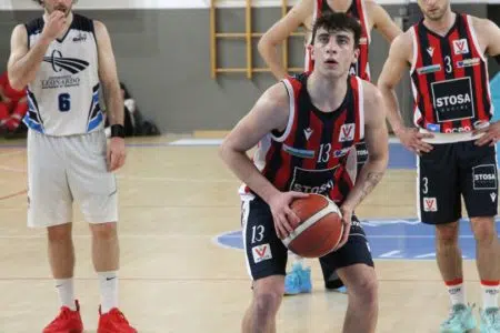 Virtus Siena, Matteo Calvellini ancora in rossoblù Il giocatore della Virtus Siena Matteo Calvellini impegnano in un tiro libero