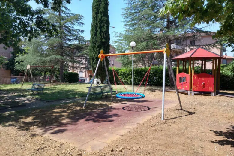 Castelnuovo, aree verdi con giochi inclusivi su tutto il territorio Area giochi a Castelnuovo Berardenga