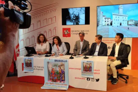 “Lorenzo il Magnifico”, il Bruscello Poliziano celebra la vita di Agnolo Ambrogini alla corte dei Medici Presentazione Bruscello Poliziano "Lorenzo il Magnifico" alla Regione Toscana