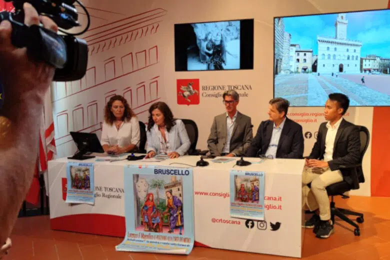 “Lorenzo il Magnifico”, il Bruscello Poliziano celebra la vita di Agnolo Ambrogini alla corte dei Medici Presentazione Bruscello Poliziano "Lorenzo il Magnifico" alla Regione Toscana