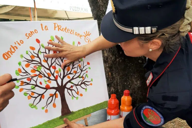 “Anch’io sono la protezione civile”, a lezione con i Carabinieri Carabiniere nel corso del progetto "Anch'io sono la protezione civile"