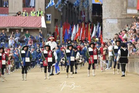 Rinnovo costumi Corteo Storico del Palio, costituita la Commissione di studio Corteo storico Palio di Siena del 2 luglio 2023