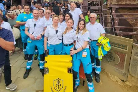 Palio luglio 2023, la Misericordia di Siena al servizio della sicurezza Palio di Siena luglio 2023, volontari Misericordia alla mossa