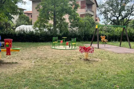 Monteroni, giochi inclusivi per tutti i bambini nel Parco della Gora Area giochi al Parco della gora di Monteroni d'Arbia