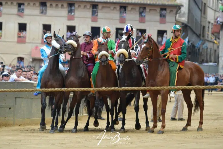 Palio di Siena del 2 luglio 2023: firmate le proposte di sanzione Palio di Siena 2 luglio 2023, mossa