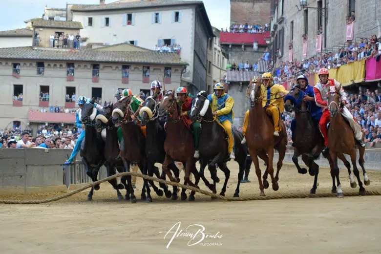 Palio di Siena del 2 luglio 2023: gli addebiti di contestazione Palio 2 luglio 2023, la mossa