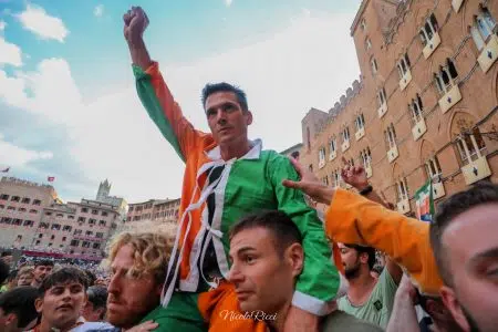 Il Palio di Siena del 2 luglio 2023 vinto dalla Contrada della Selva – FOTO Palio di Siena 2 luglio 2023, GIovanni Atzeni detto Tittia