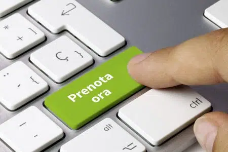 Prenotazioni visite mediche e prestazioni diagnostiche: la Regione Toscana potenzia canale di accesso on line Computer, prenotazioni online