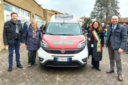 Pubblica Assistenza Poggibonsi, già 8.000 km per il mezzo dedicato ai servizi sociali e sanitari L'inaugurazione del mezzo della Pubblica Assistenza di Poggibonsi