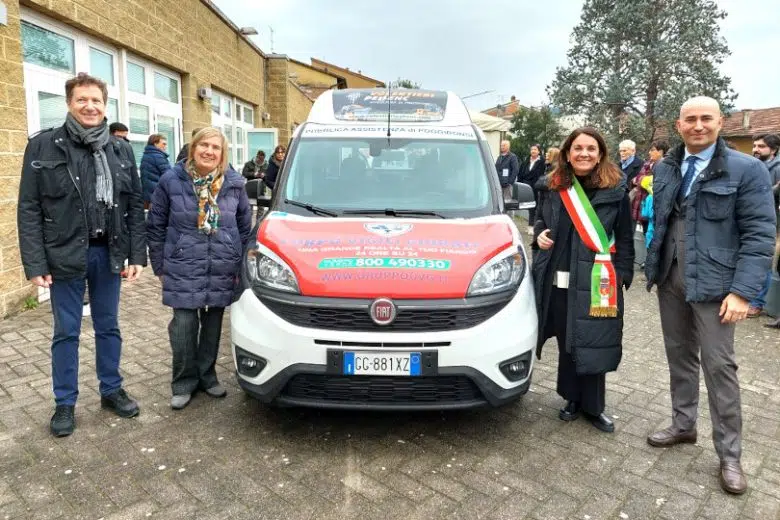 Pubblica Assistenza Poggibonsi, già 8.000 km per il mezzo dedicato ai servizi sociali e sanitari L'inaugurazione del mezzo della Pubblica Assistenza di Poggibonsi