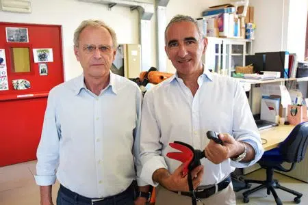Il sesto dito robotico vincitore del premio TAOUBUK Da Vinci I professori Sinome Rossi e Domenica Prattichizzo presentano il sesto dito robotico