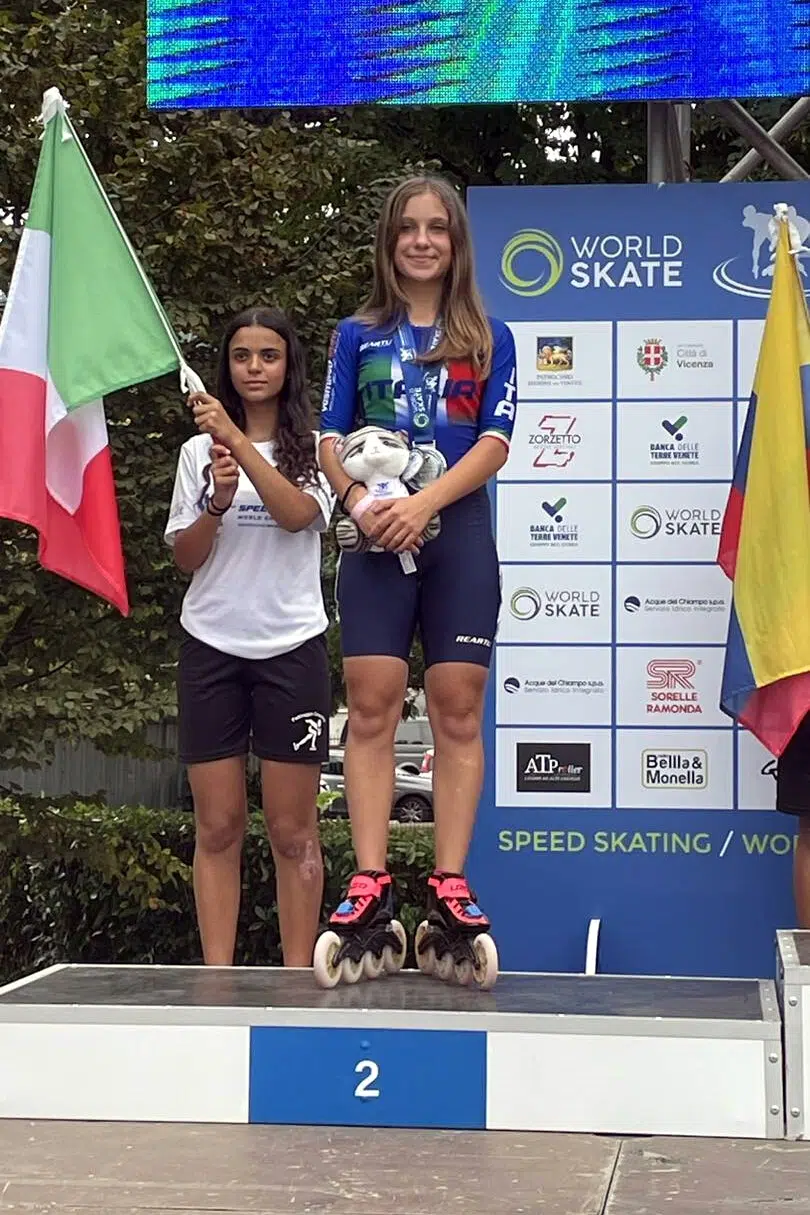 Sofia Chiumento sul podio ai Campionati mondiali di pattinaggio corsa 2023