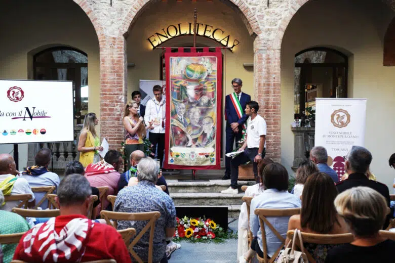 Montepulciano, presentato il Panno del Bravìo delle Botti 2023 Bravìo della Botti di Montepulciano, presentazione Panno 2023